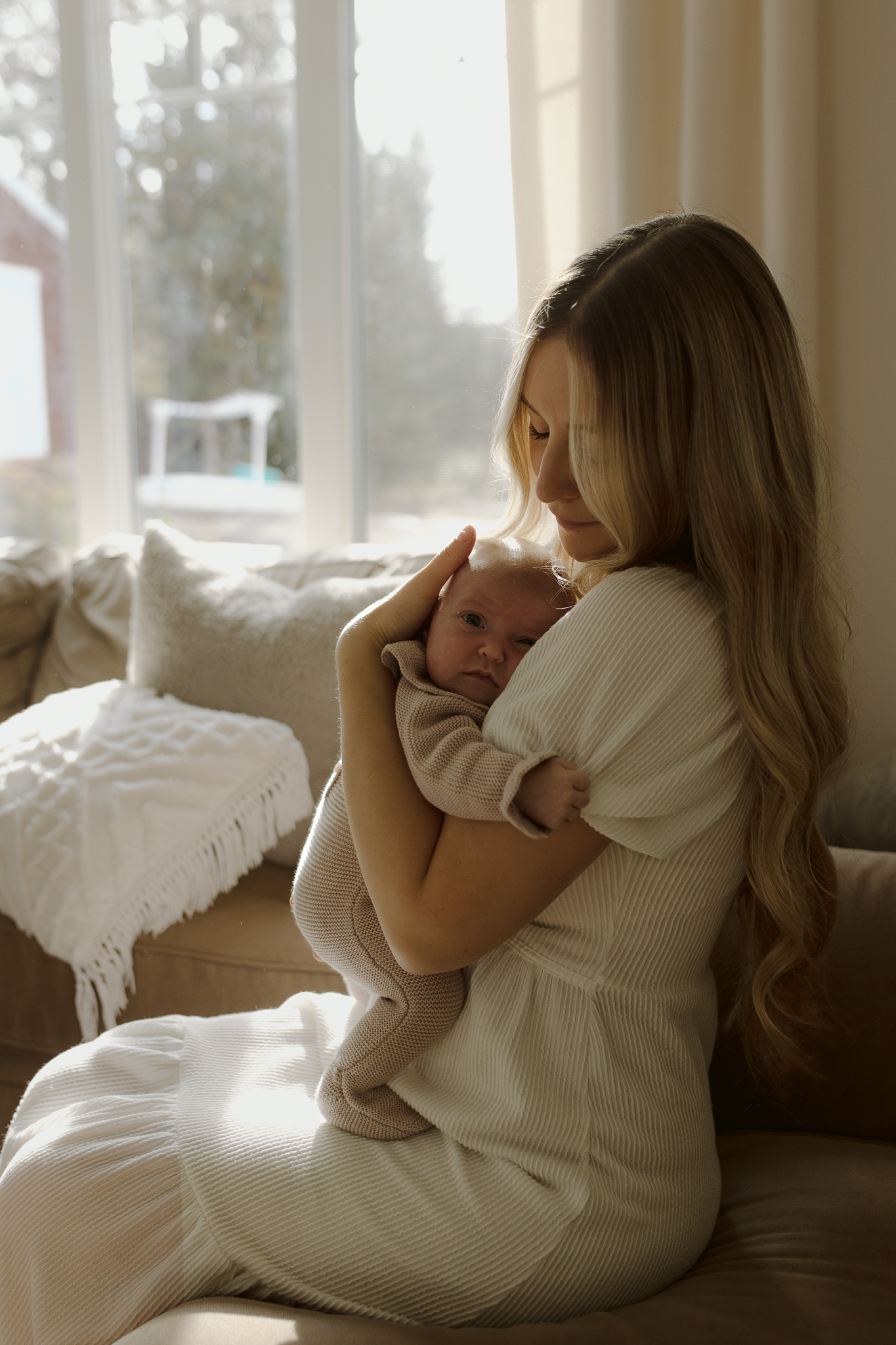 Séance nouveau-né à Québec – bébé en lumière naturelle