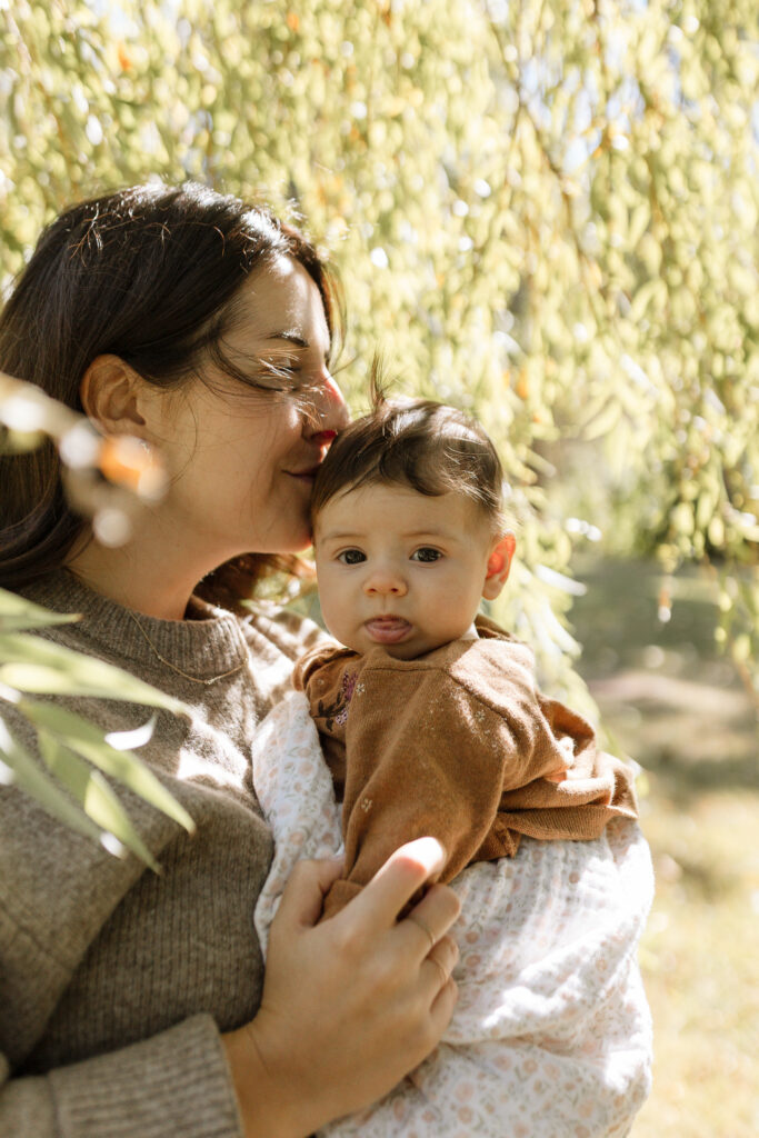 Séance bébé lifestyle à domicile avec un bébé de 6 mois